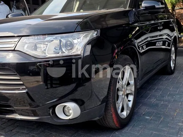 Mitsubishi Outlander 2013 photo 2