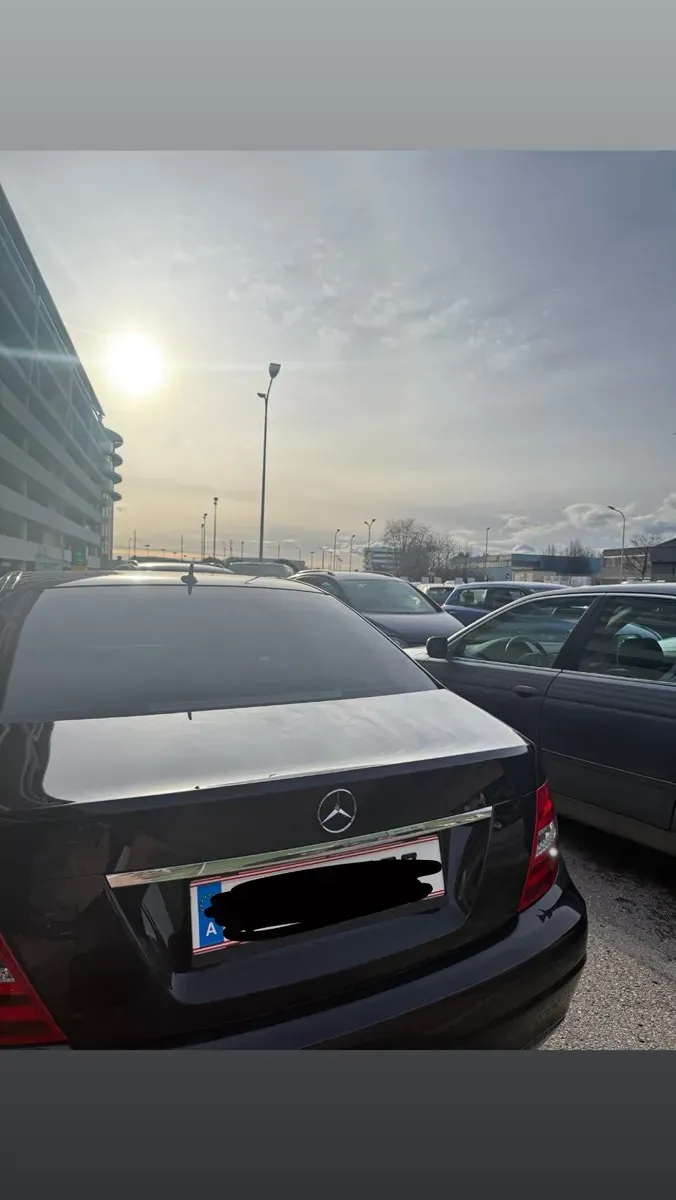 Mercedes-Benz C-Class 2011 photo 3