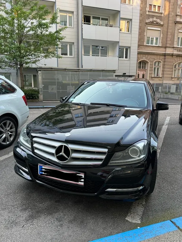 Mercedes-Benz C-Class 2011 photo 2