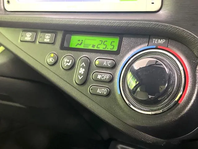 Toyota Aqua S 2012 photo 5