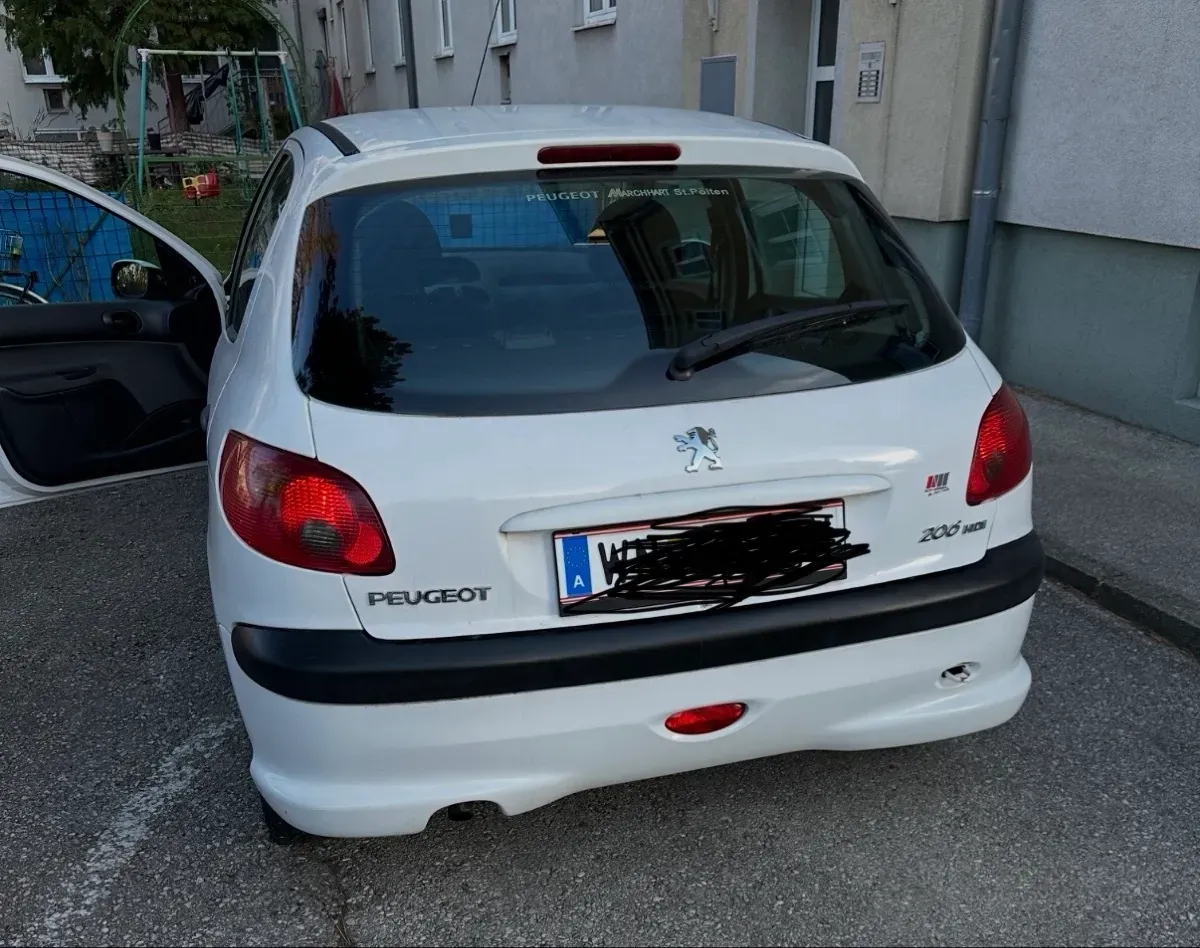 Peugeot 206 2008 photo 2