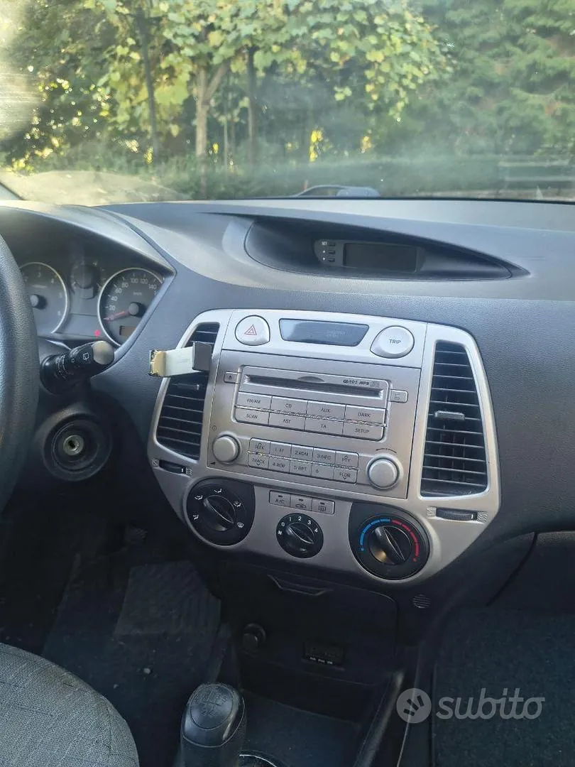 Hyundai I20 2012 photo 3