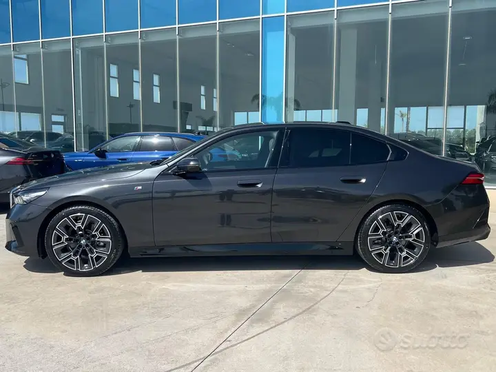BMW 520D 2023 photo 2