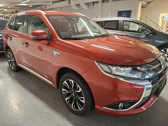 Mitsubishi Outlander 2018 photo 2