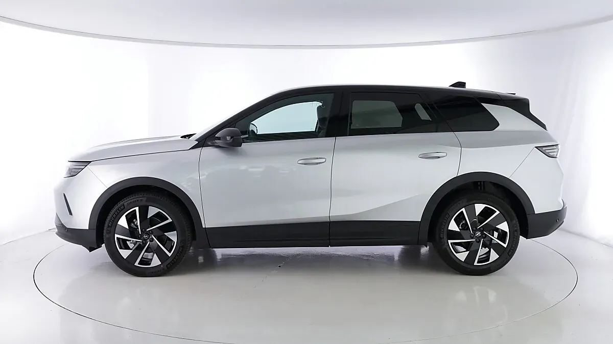 Opel Grandland photo 2