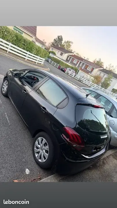 Peugeot 208 2015 photo 2