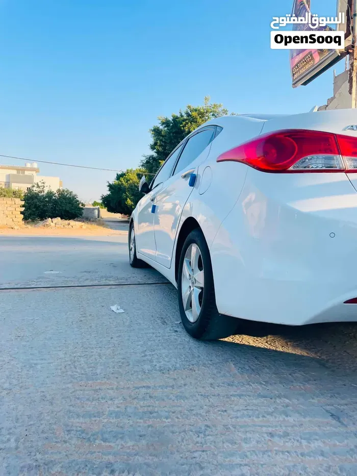 Hyundai Elantra 2012 photo 2