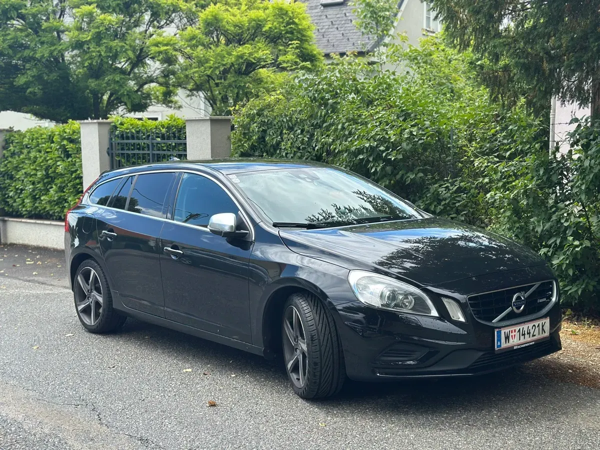 Volvo V60 2012 photo 2