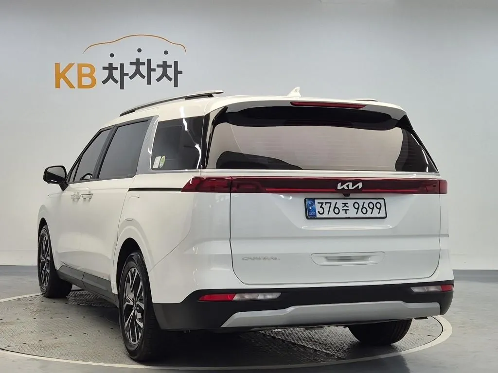 Kia Carnival 2023 photo 2