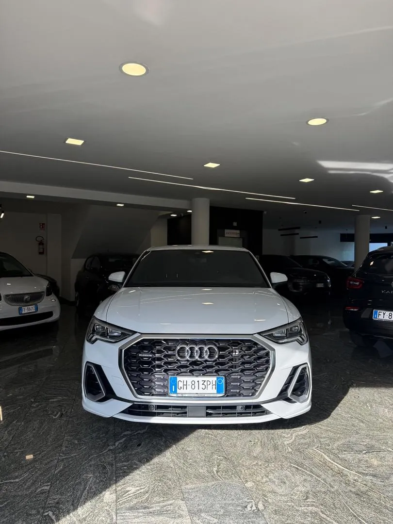 Audi Q3 2021 photo 2