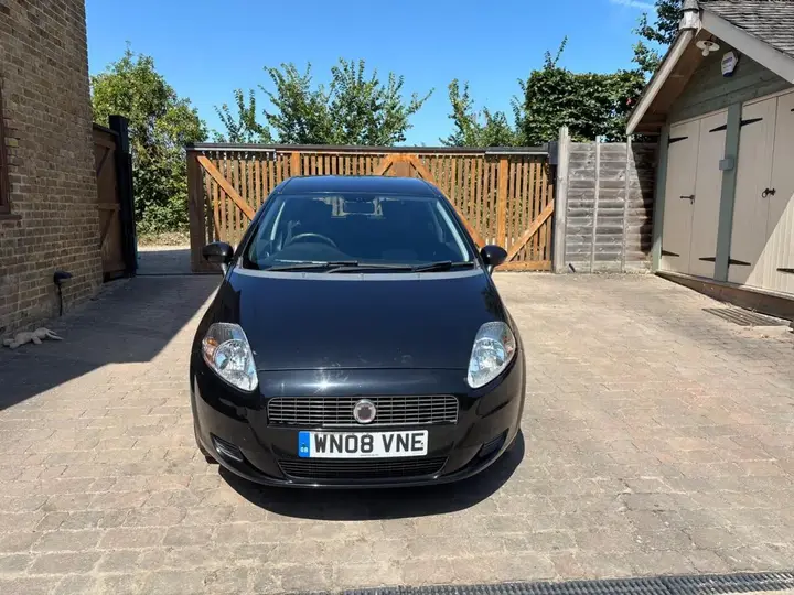 Fiat Grande Punto 2008 photo 2