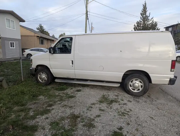 Ford E-250 2013 photo 4