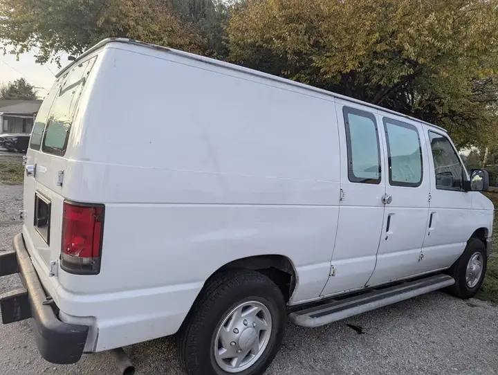 Ford E-250 2013 photo 5