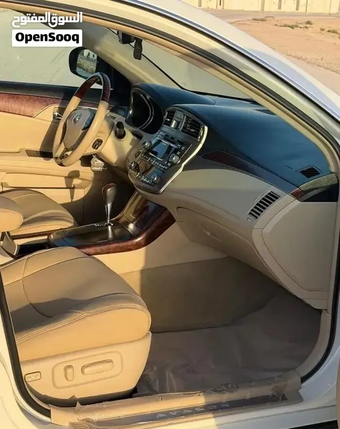 Toyota Avalon 2012 photo 2
