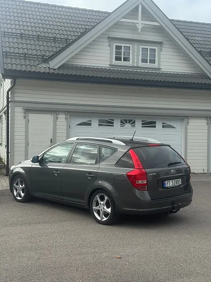 Kia Ceed 2010 photo 4