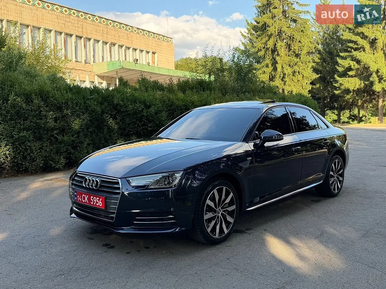 Audi A4 2017 photo 2