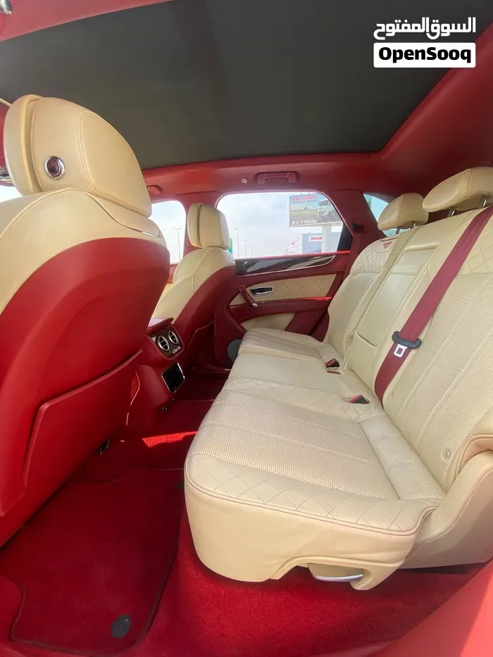 Bentley Bentayga 2017 photo 2