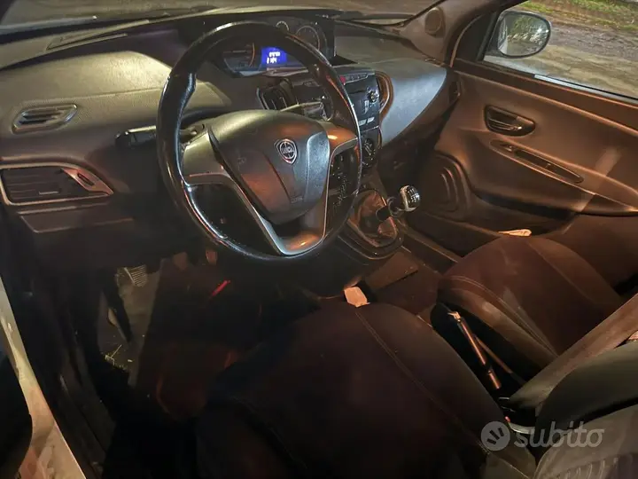 Lancia Ypsilon 2012 photo 3