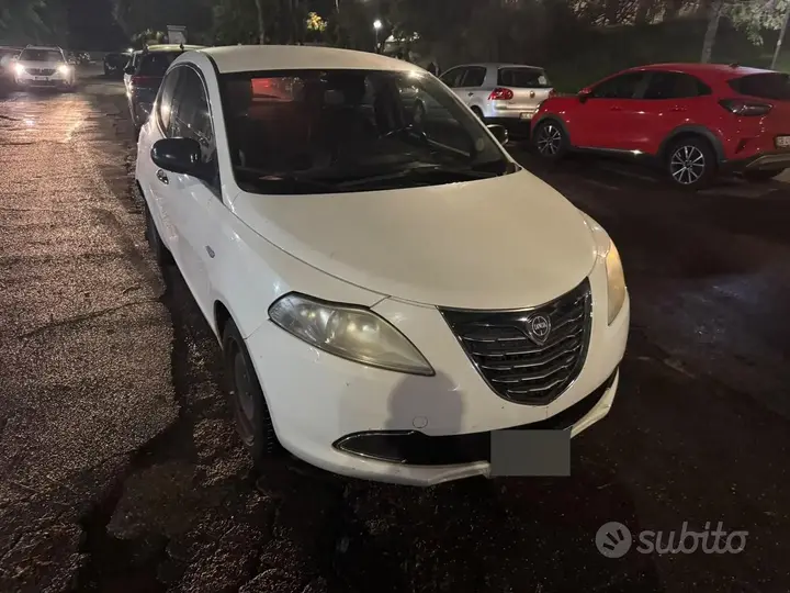 Lancia Ypsilon 2012 photo 2
