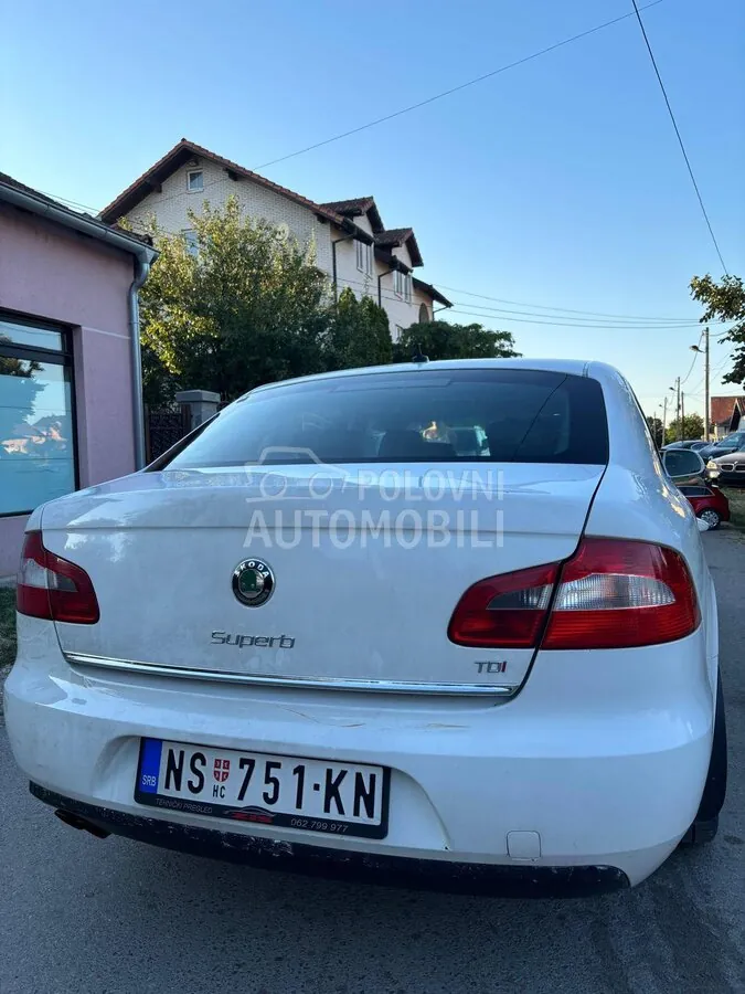 Skoda Superb 2010 photo 4