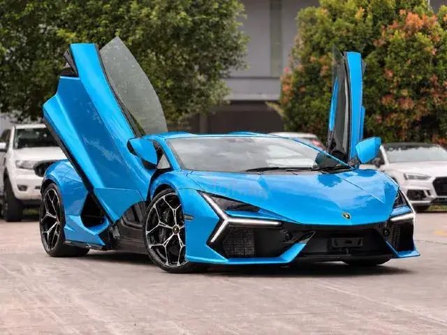 Lamborghini Revuelto