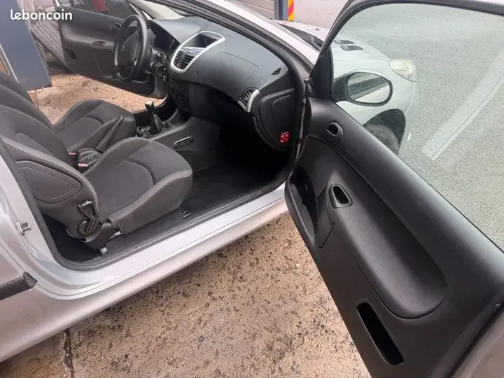 Peugeot 206 2010 photo 3