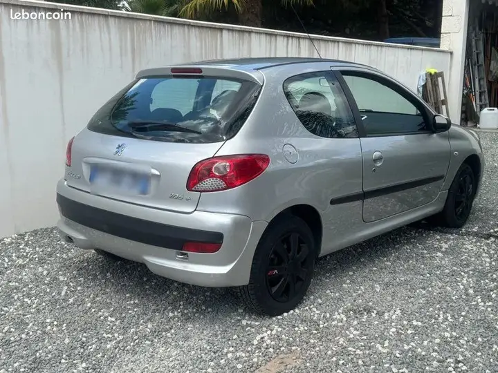 Peugeot 206 2010 photo 2
