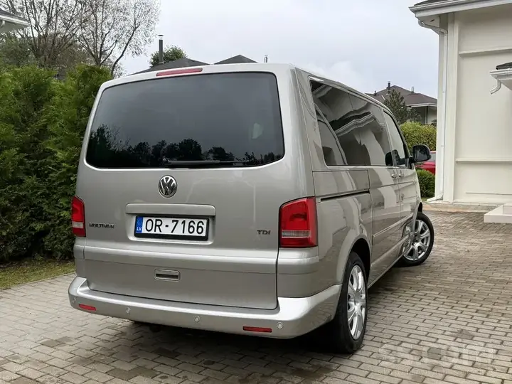Volkswagen Multivan 2011 photo 3