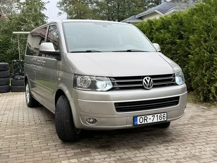 Volkswagen Multivan 2011 photo 2