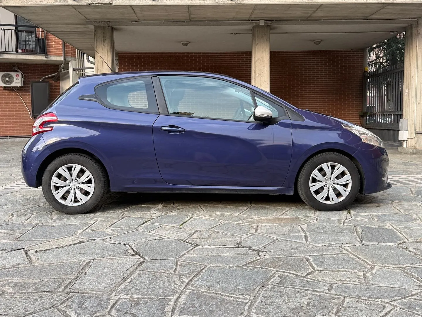 Peugeot 208 2015 photo 4