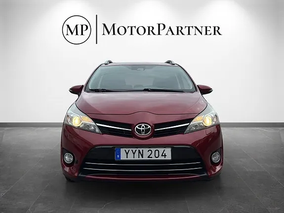 Toyota Verso 2017 photo 2