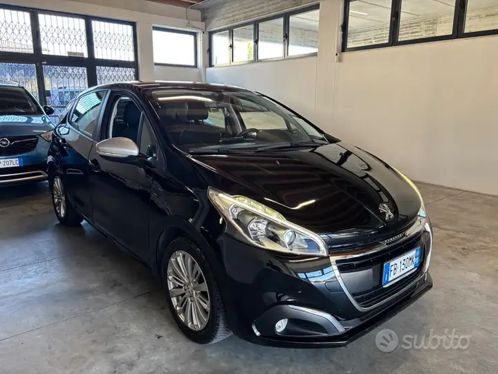 Peugeot 208 2015 photo 3