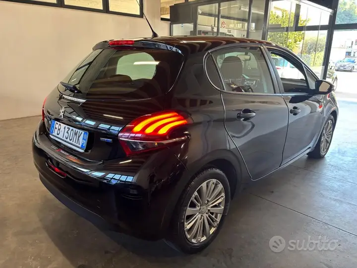 Peugeot 208 2015 photo 4