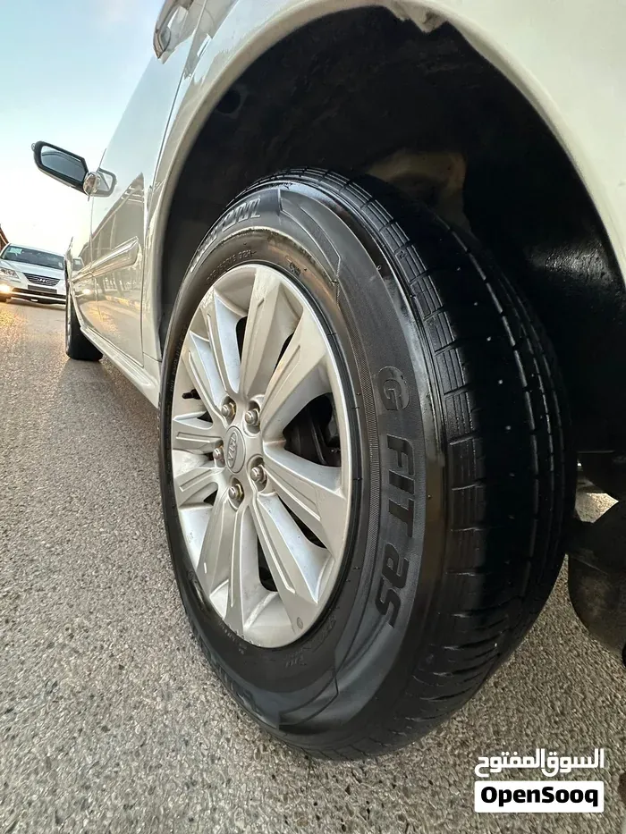 Kia Lotze 2010 photo 4