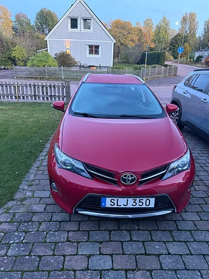 Toyota Auris 2014 photo 2