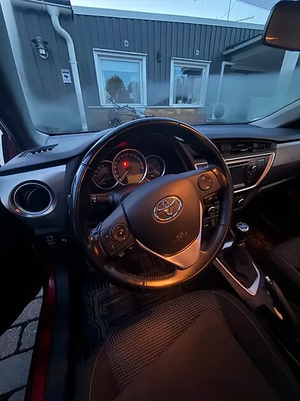 Toyota Auris 2014 photo 3