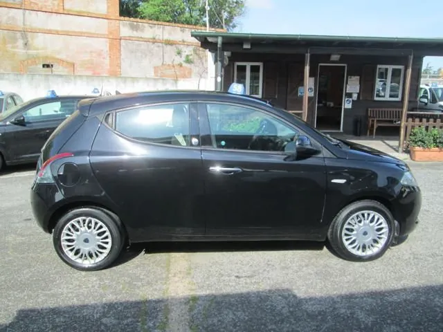 Lancia Ypsilon 2017 photo 2