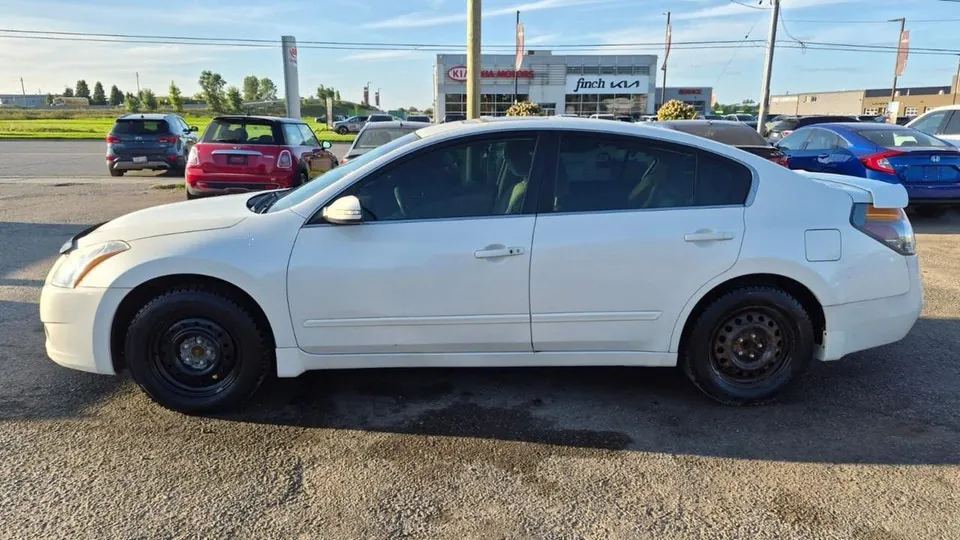 Nissan Altima 2012 photo 2