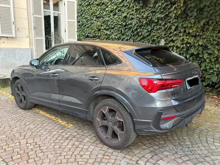 Audi Q3 2023 photo 2