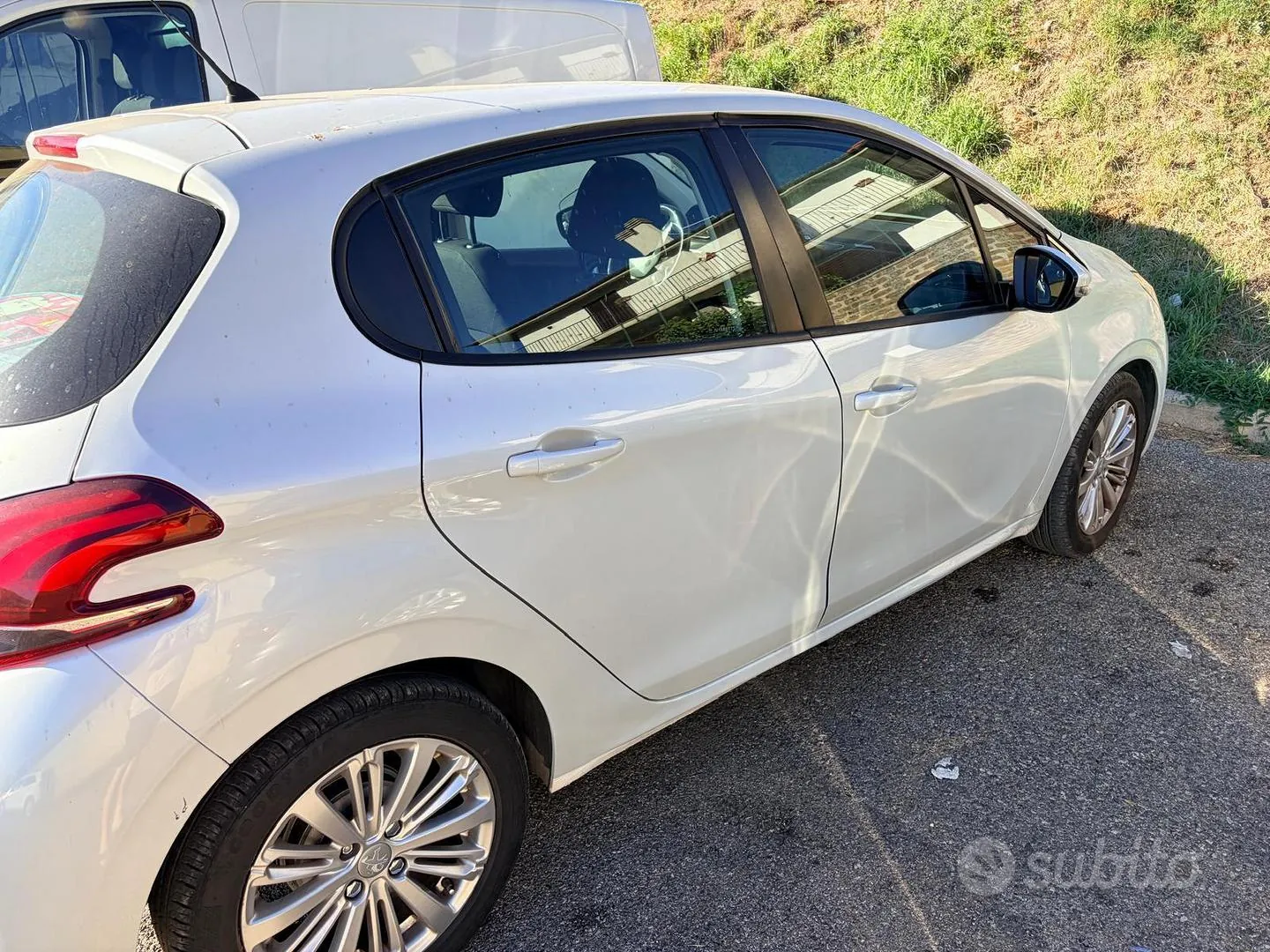 Peugeot 208 2018 photo 3