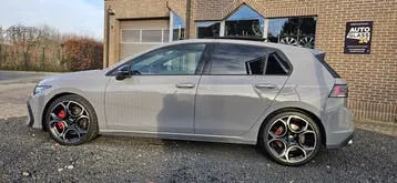 Volkswagen Golf 2025 photo 2