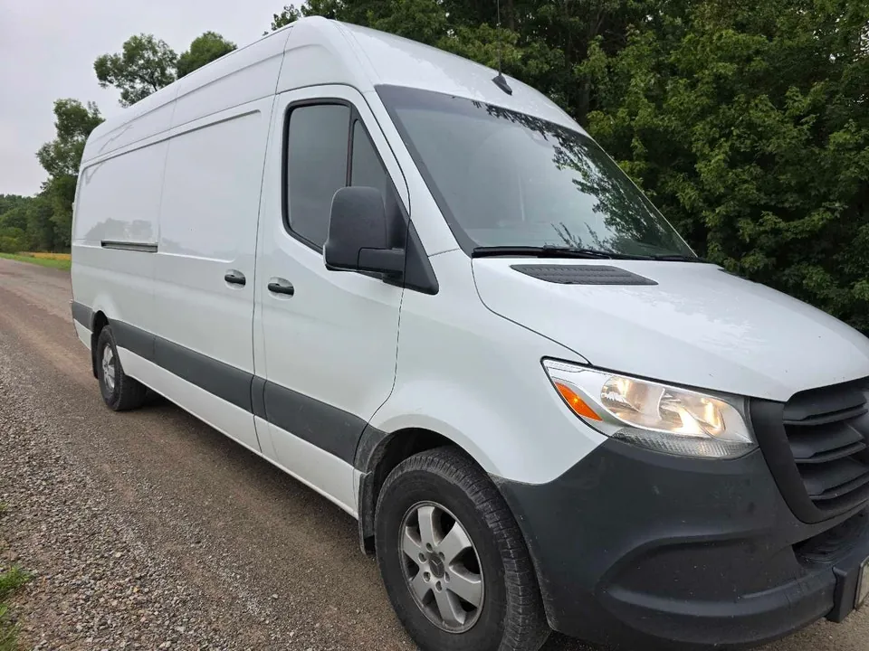 Mercedes-Benz Sprinter Van 2024 photo 2