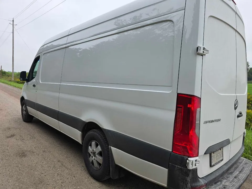 Mercedes-Benz Sprinter Van 2024 photo 4