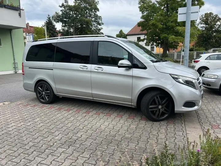 Mercedes-Benz V220D