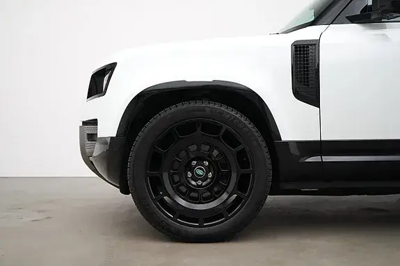 Land Rover Defender 110 2023 photo 2
