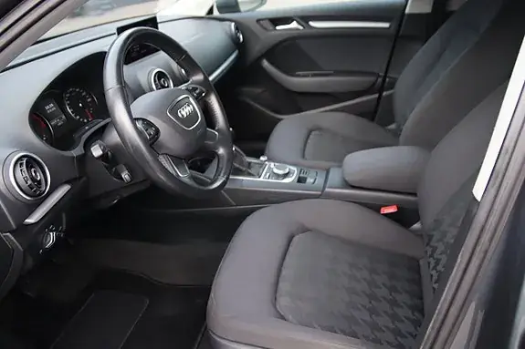 Audi A3 2016 photo 2