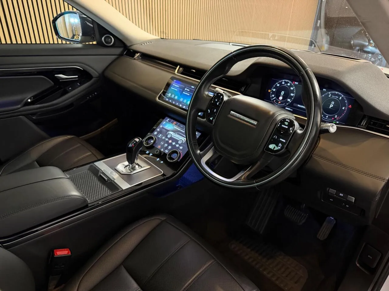 Land Rover Range Rover Evoque 2019 photo 2