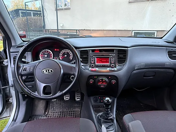 Kia Rio 2010 photo 5