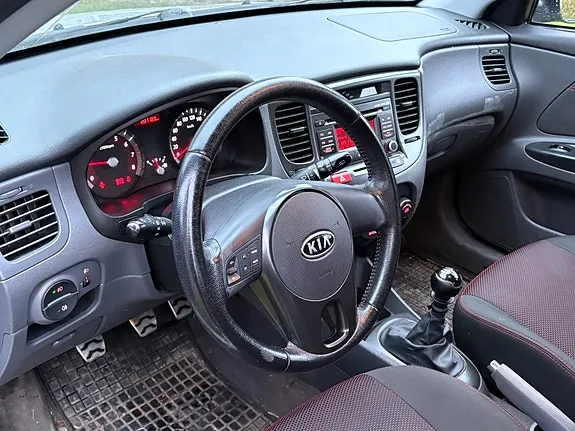 Kia Rio 2010 photo 4
