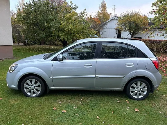 Kia Rio 2010 photo 2